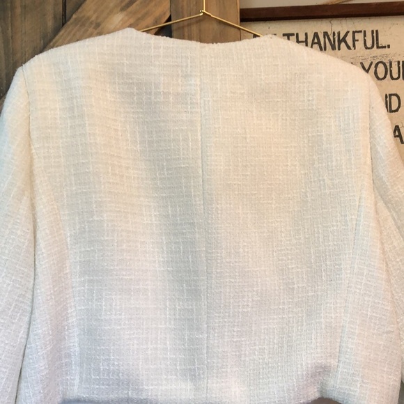 NWT Winter White Cropped Boucle Blazer in Size Large - Picture 5 of 5